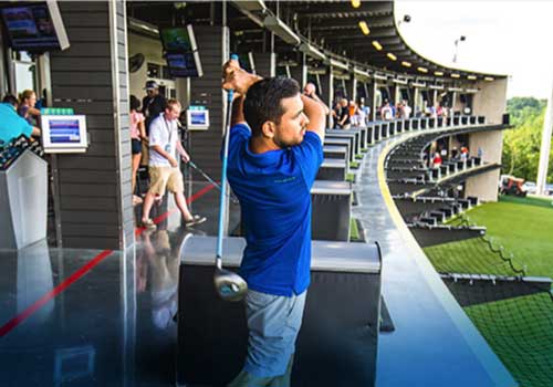 golfer at topgolf
