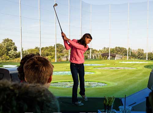 golfer at topgolf
